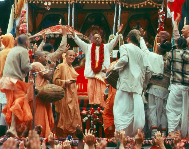 Srila Prabhupada Dances in Ecstasy at Ratha-Yatra Festival