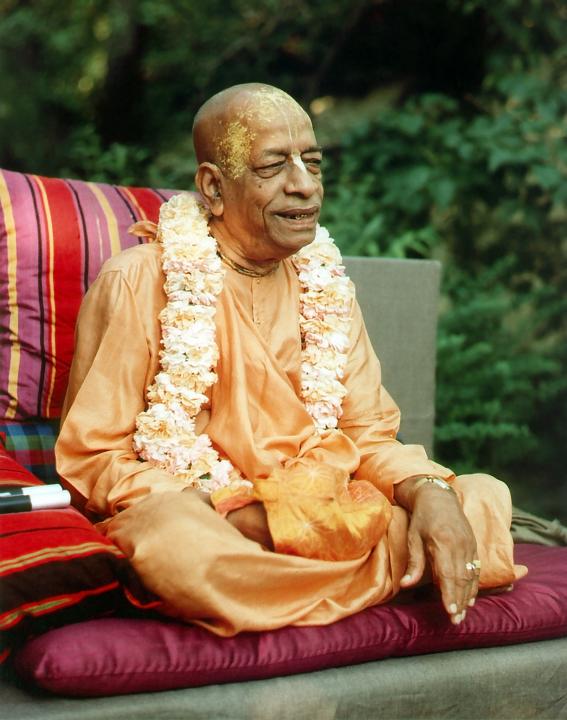 Prabhupada Chants Japa and Preaches to Disciples in Garden